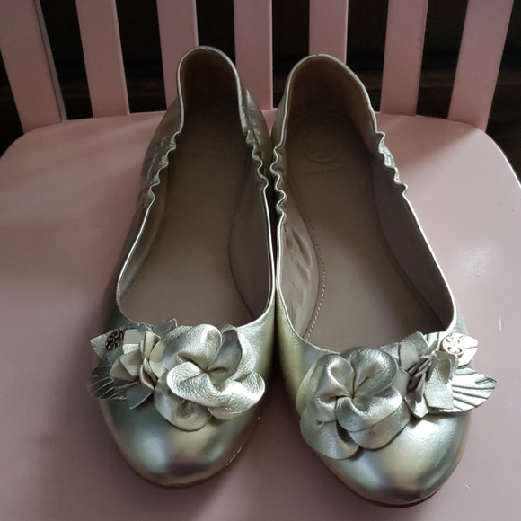 Tory Burch gold flats (9) - Picture 1 of 8